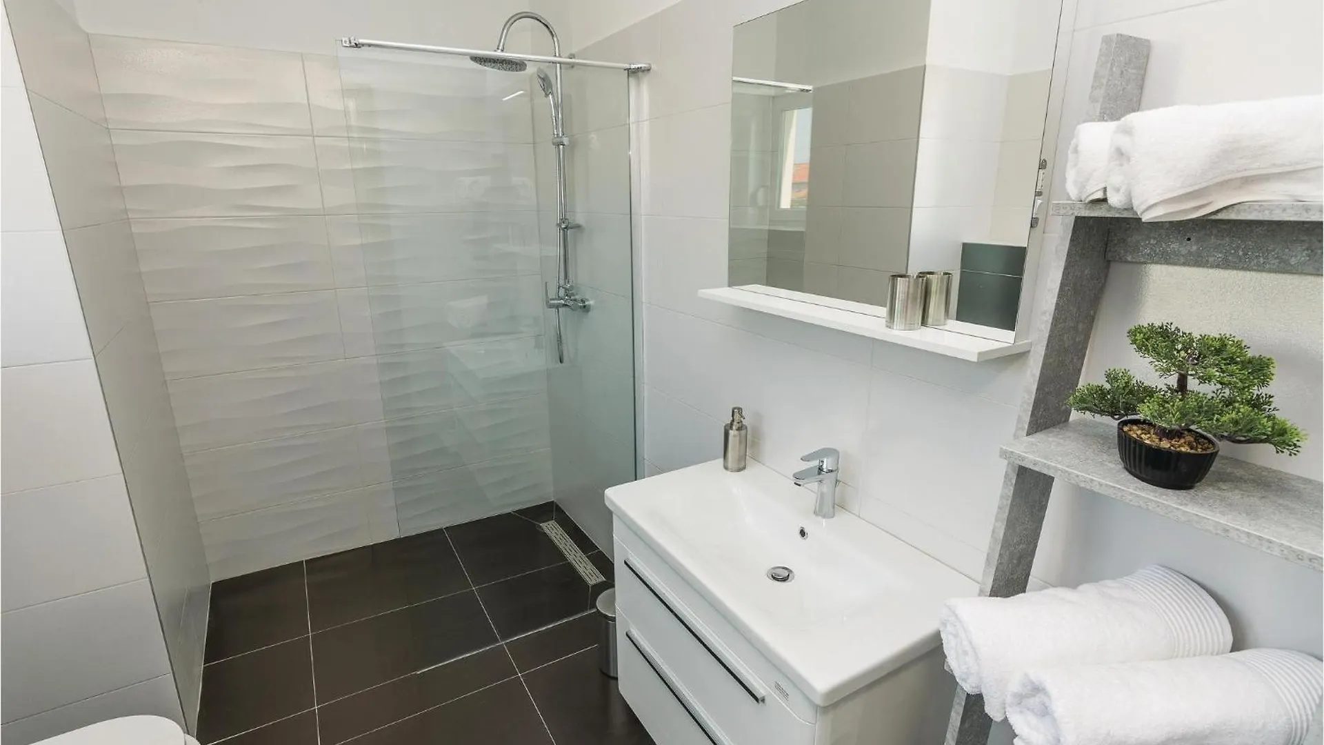 Awesome Home In Kozino With Kitchen קרואטיה